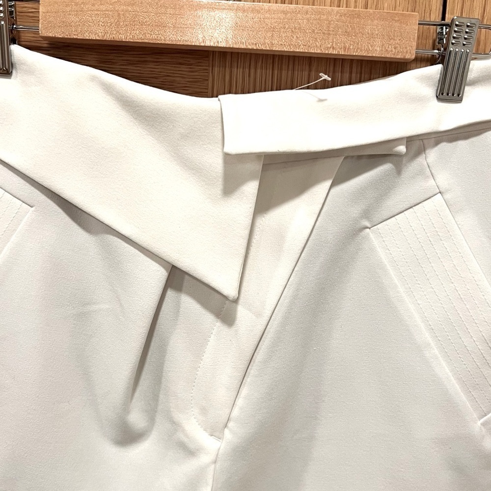 Alice + Olivia Chad Asymmetrical Cuffed Shorts White 10 NWT - Picture 5 of 16